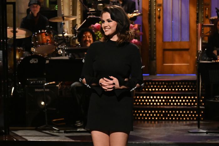 Selena Gomez Jokes About Being Single, 'Manifesting Love' With 'SNL' Cast Members During Hosting Debut: Watch