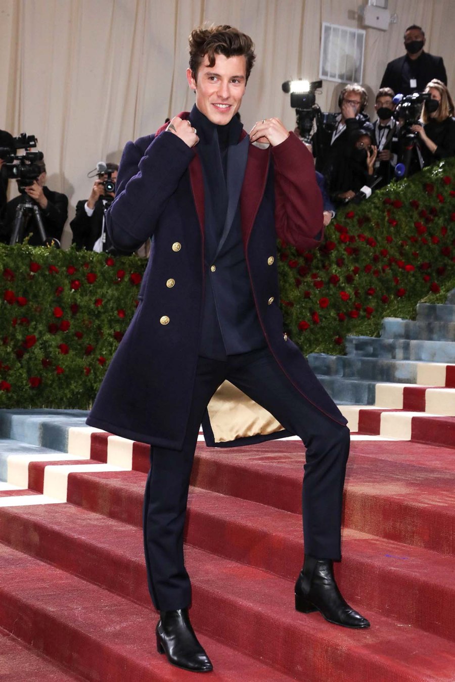 Shawn Mendes Met Gala 2022 Coat Draws Comparisons Disneys Gaston