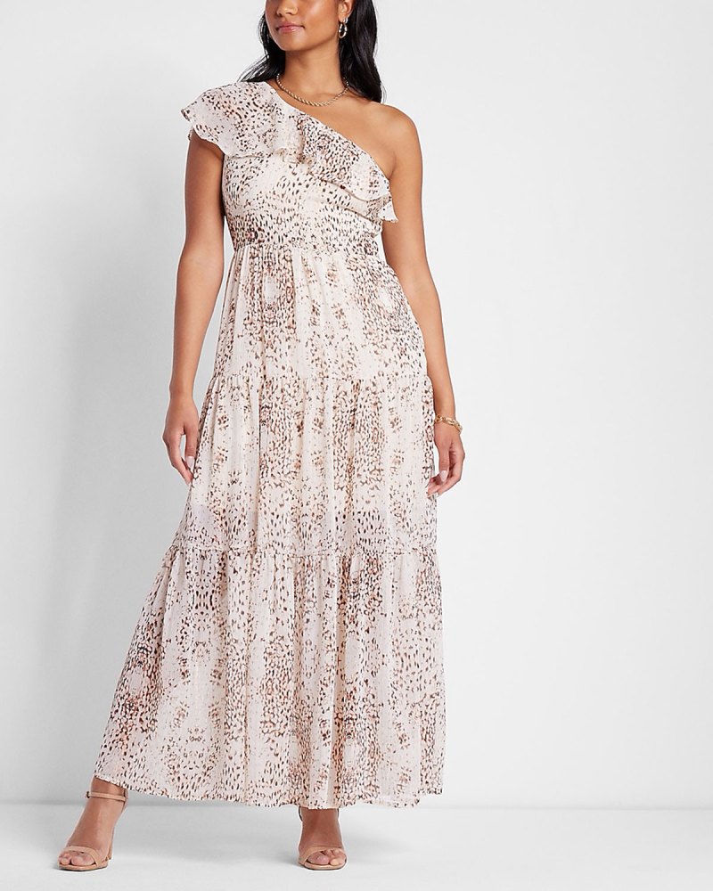 The Express x Rachel Zoe Collection Is an Ode Seventies Glamor 08