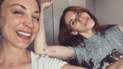 Découvrez la signification des tatouages ​​assortis de Kaley Cuoco et Zosia Mamet