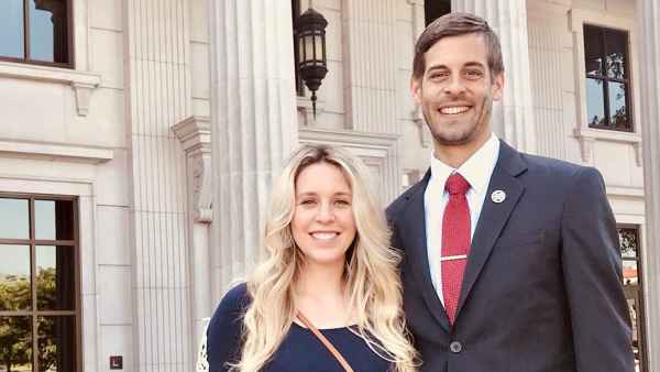 Pregnant Jill Duggar Is So Proud at Derick’s Legal Swearing-In Ceremony