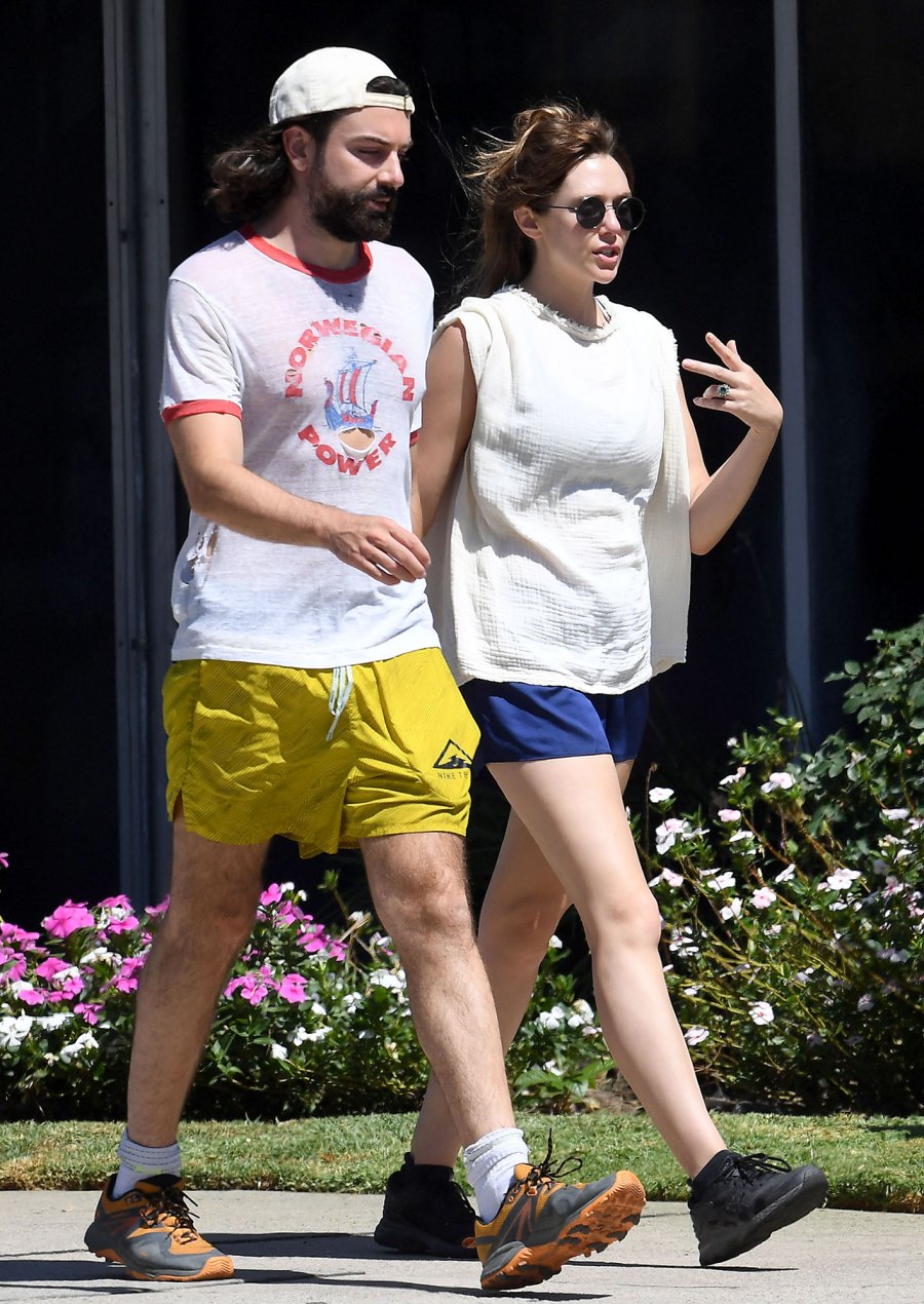 2021 Elizabeth Olsen and Robbie Arnett Relationship Timeline