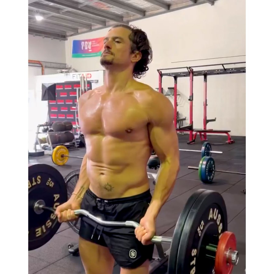 Abs Galore! Orlando Bloom Shares Sweaty, Shirtless Workout