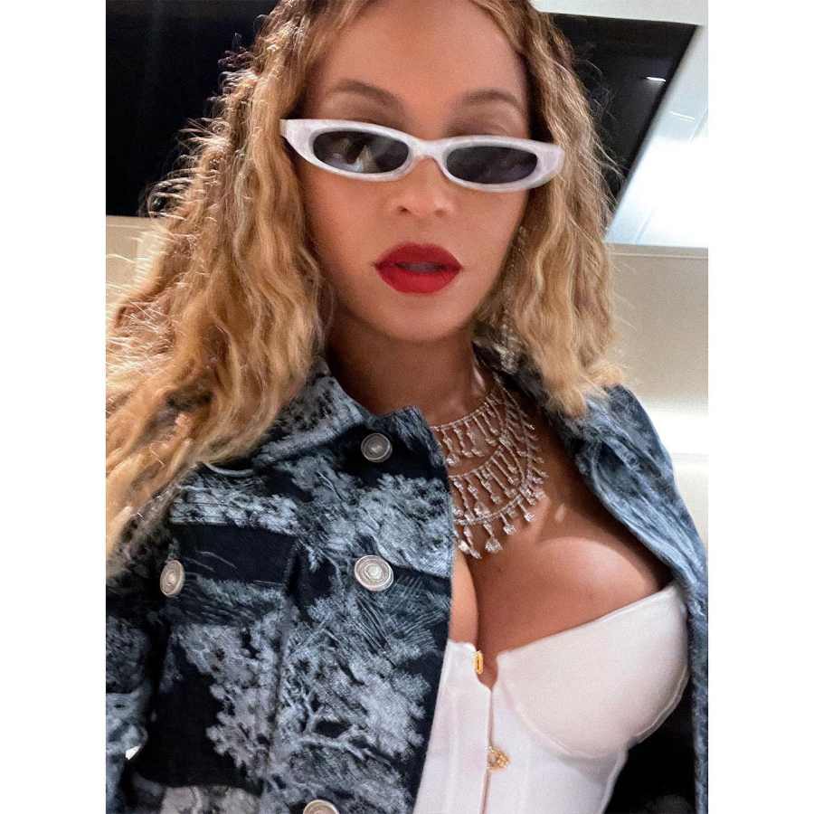 Celebs Corsets Beyonce