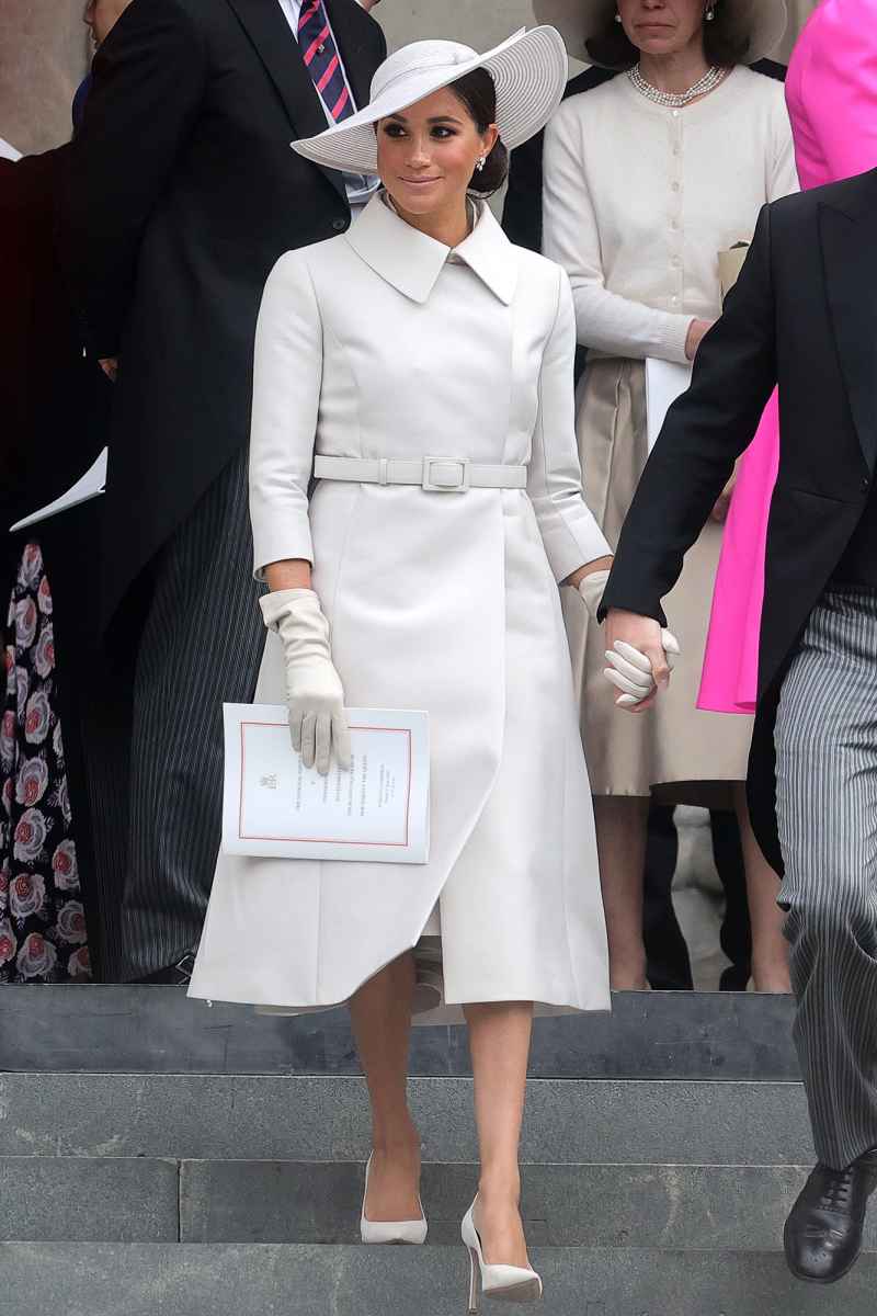 Feature Meghan Markle in All-White at Thanksgiving Service