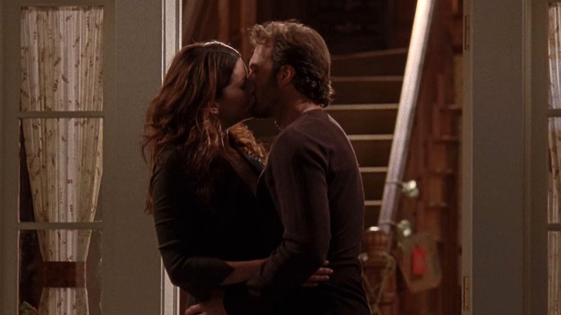 Gilmore Girls Lorelai Gilmore and Luke Danes Complete Relationship Timeline Sealed With a Kiss