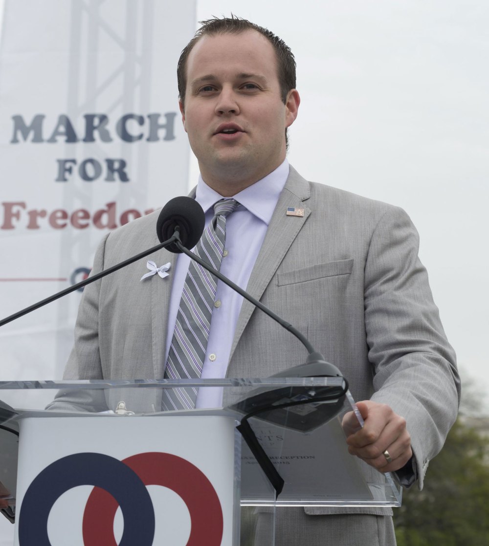 Josh Duggar Admits to Cheating on His Wife Anna Duggar: “I Have Been the Biggest Hypocrite Ever” 2015