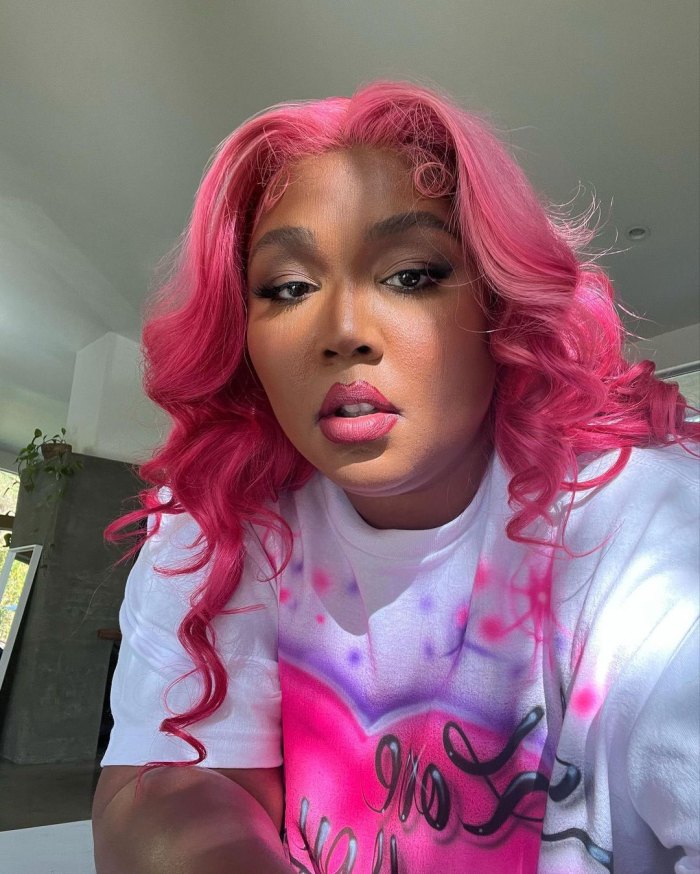 Lizzo Unveils Pink Hair