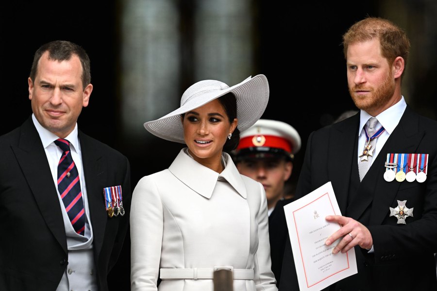 Meghan Markle in All-White at Thanksgiving Service 4