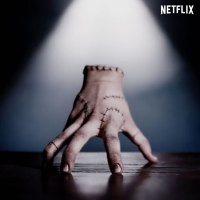 Netflix, Classic Addams Family karakteri ile Çarşamba spinoffunu alay ediyor