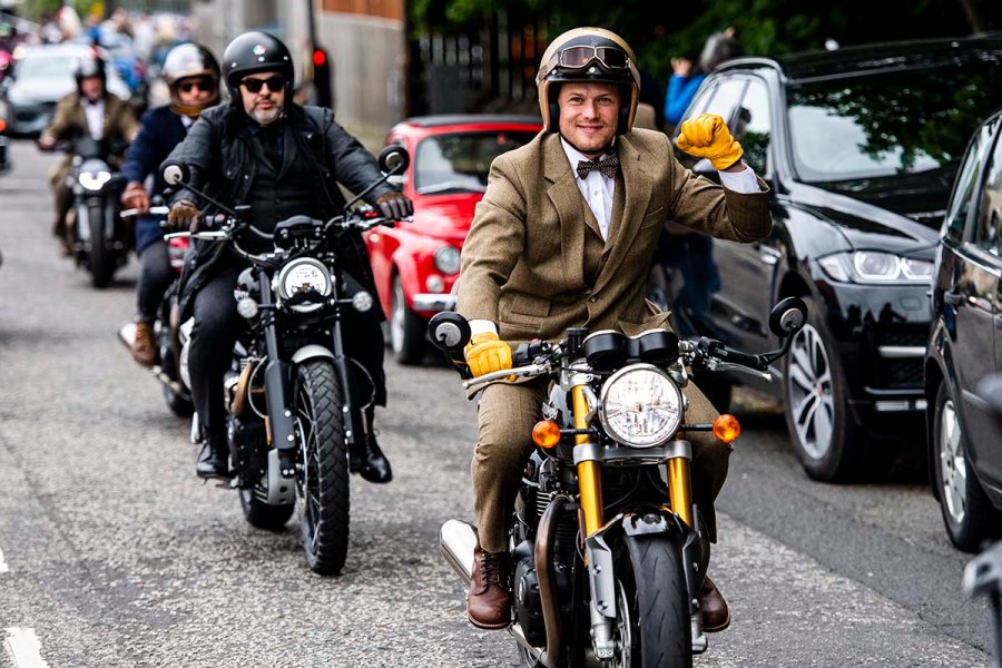 Outlanders Sam Heughan Says Season 7 Premiere Starts Off With Bang