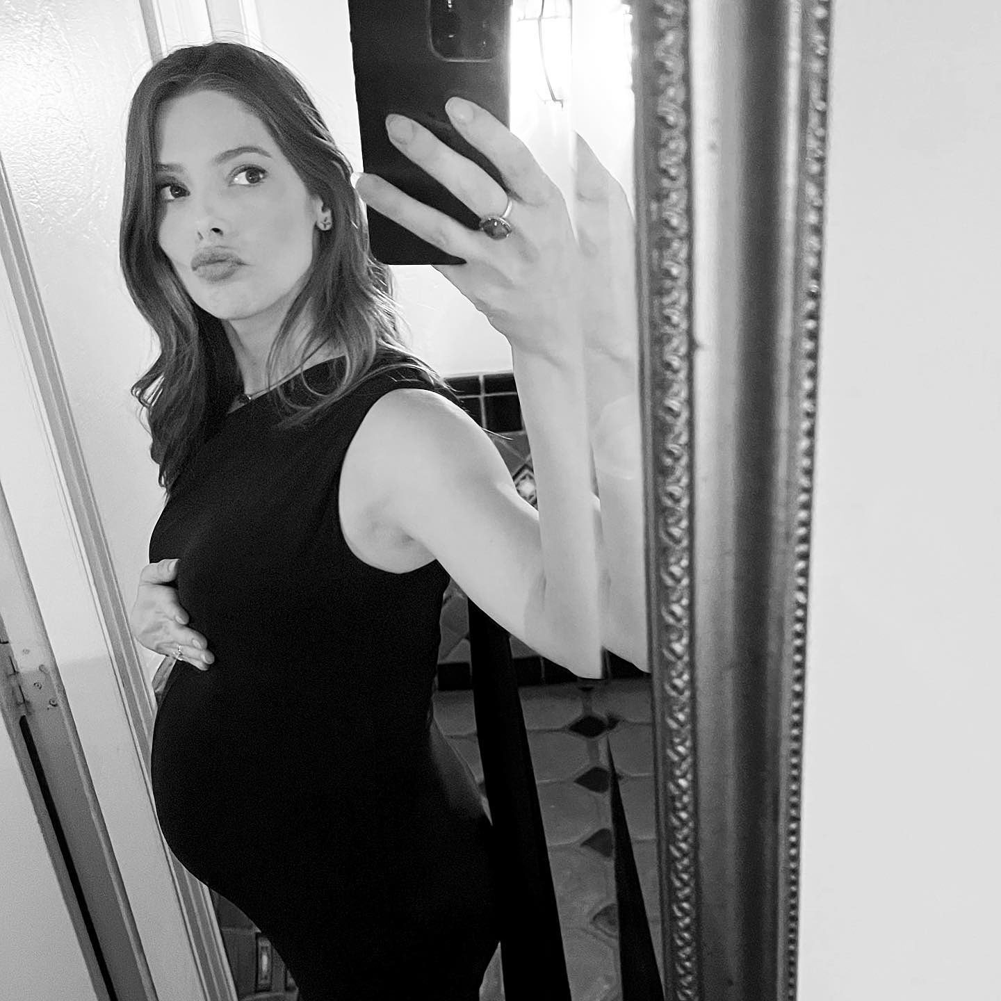 Pregnant Celebrities Showing Baby Bumps in 2022 Photos picture