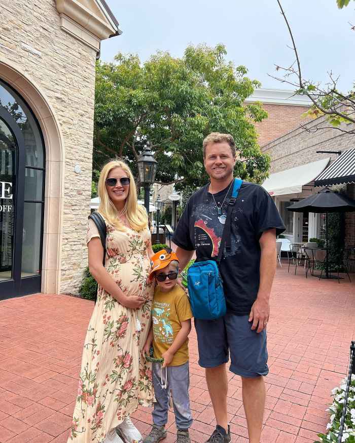 Pregnant Heidi Montag Shows Off Growing Baby Bump on Sweet Family Outing 3