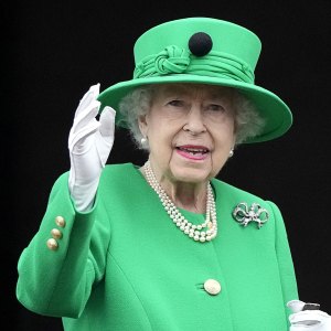 Queen Elizabeth II Makes Final Balcony Appearance After Trooping the Colour ‘Discomfort’: Photos