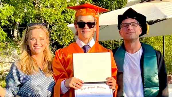 Reese Witherspoon and Ryan Phillipe Reunite for Son Deacon's Graduation
