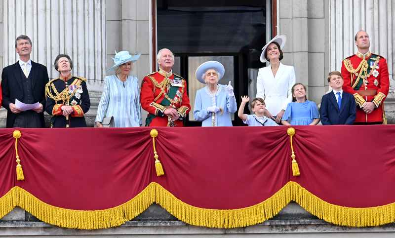 Royal Family Joins Queen Elizabeth II on Balcony at Jubilee 4