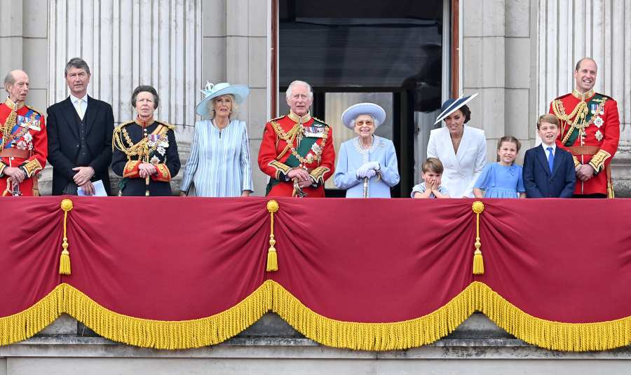 Royal Family Joins Queen Elizabeth II on Balcony at Jubilee 5