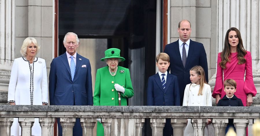 Sister Knows Best Princess Charlotte Corrects Prince George During Jubilee