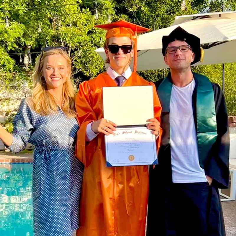 Stars Whose Kids Graduated 2022 Reese Witherspoon Ryan Phillippe