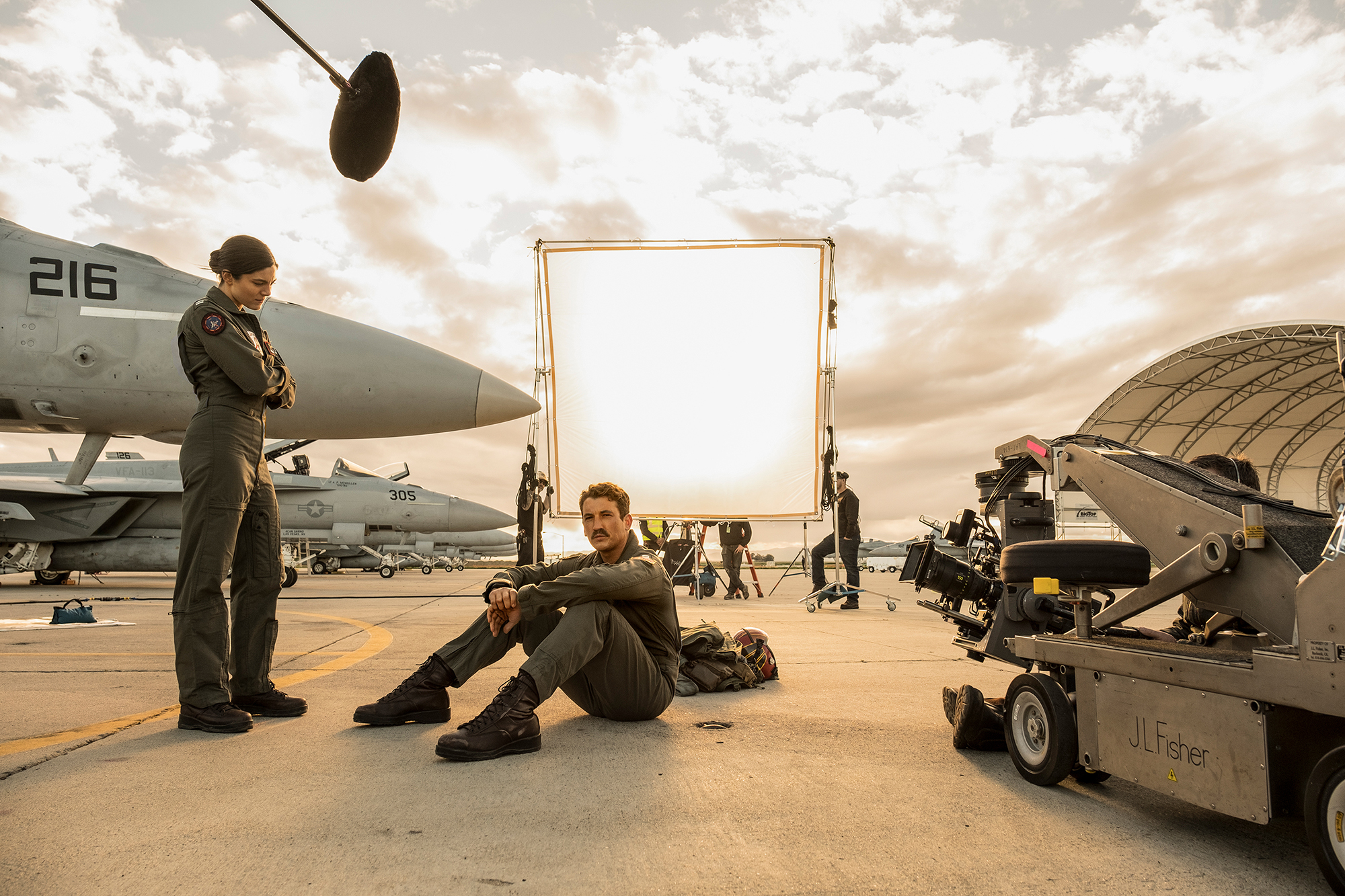 New TOP GUN MAVERICK Photos and Miles Teller Talks About Tom Cruises Boot  Camp  GeekTyrant