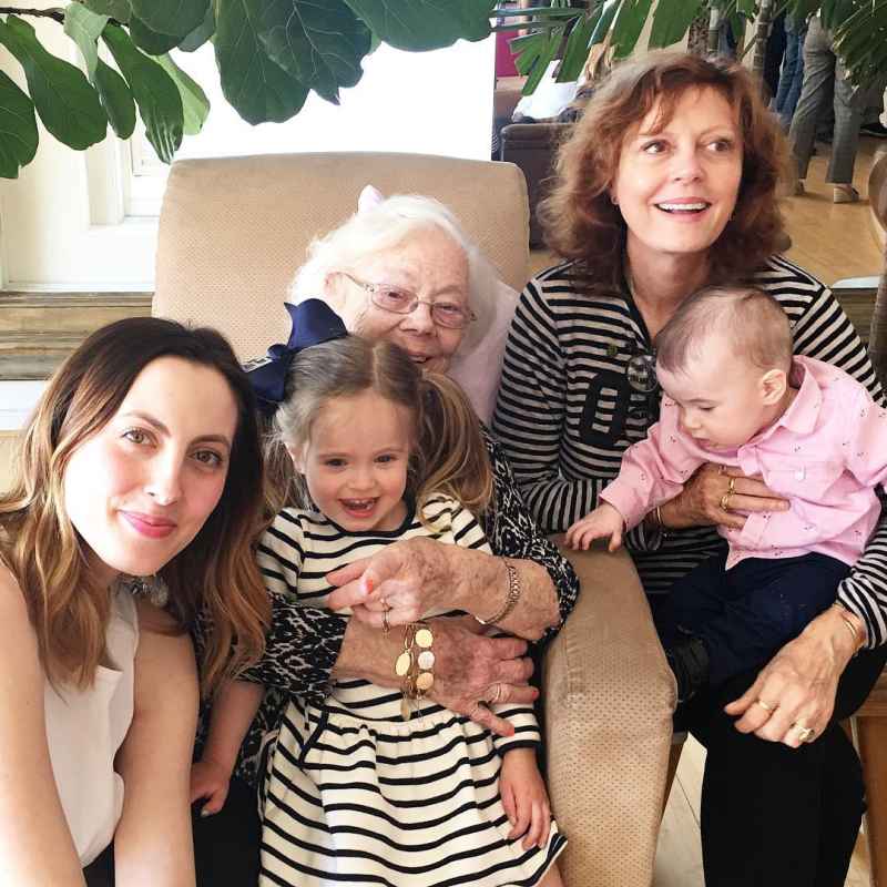 Celebrities Who Are Grandparents: देखें स्टार्स की अपने पोते-पोतियों के साथ बॉन्डिंग की तस्वीरें