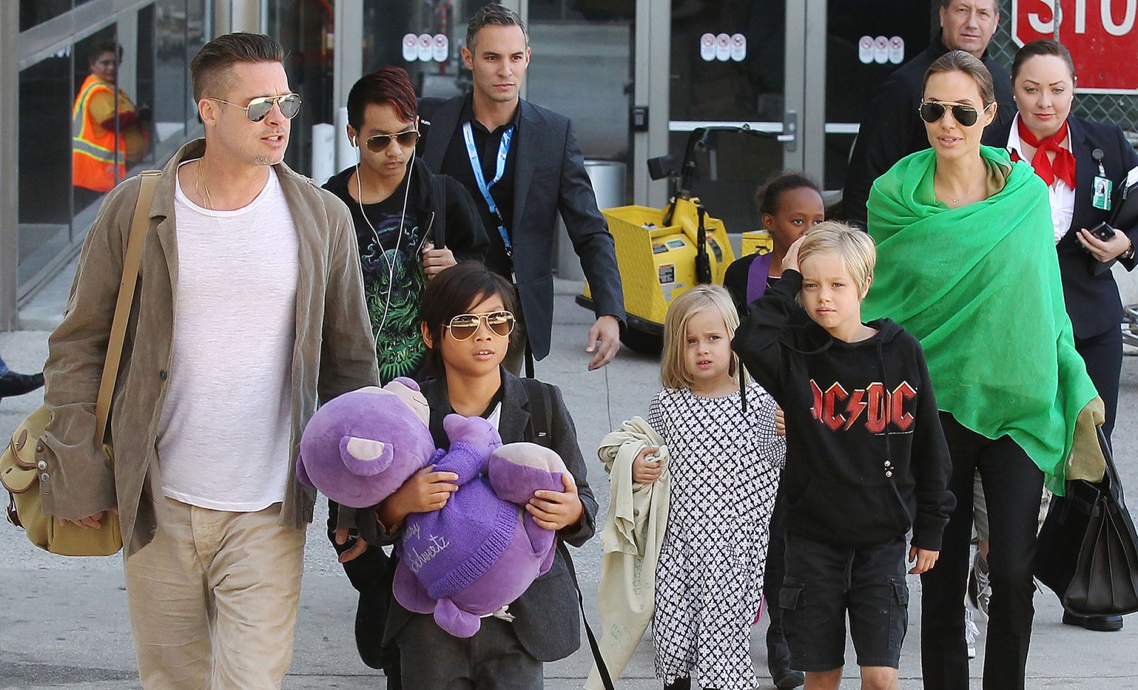 Famous Celeb Dads and Daughters Brad and Shiloh, Vivienne and Zahara Jolie-Pitt