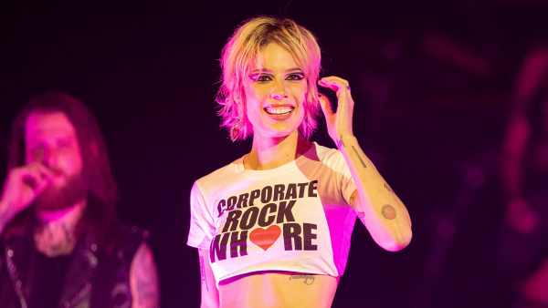 Halsey Shows Off New Haircut