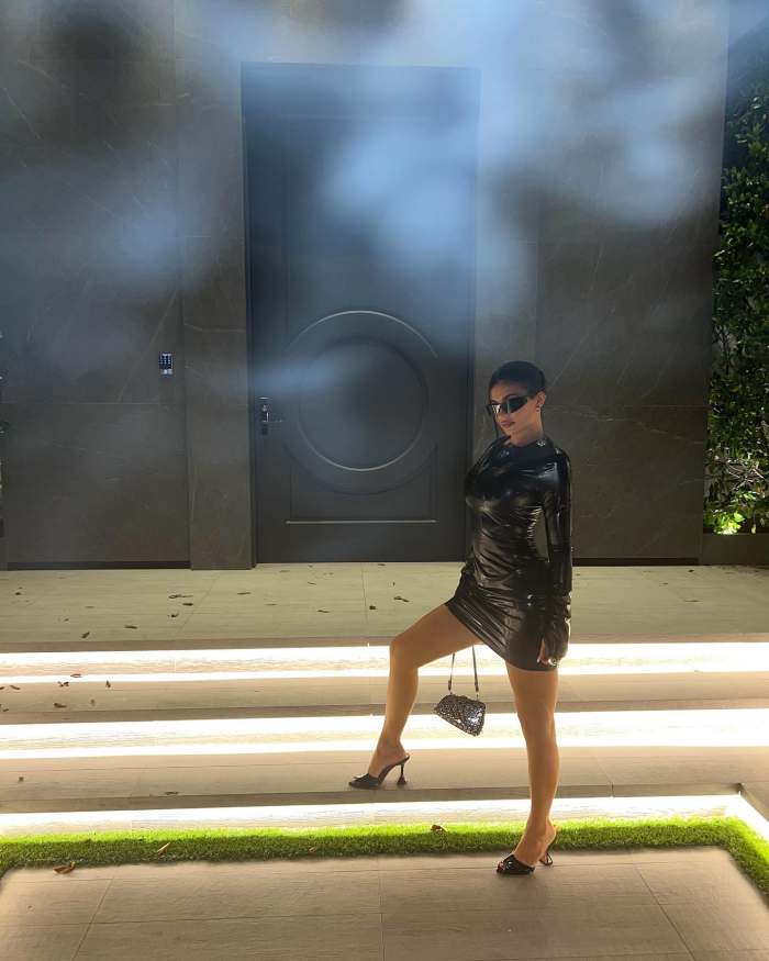 Kylie Jenner Jokingly Slams Travis Scott Photography Skills Smoking While Taking Her Photo 3