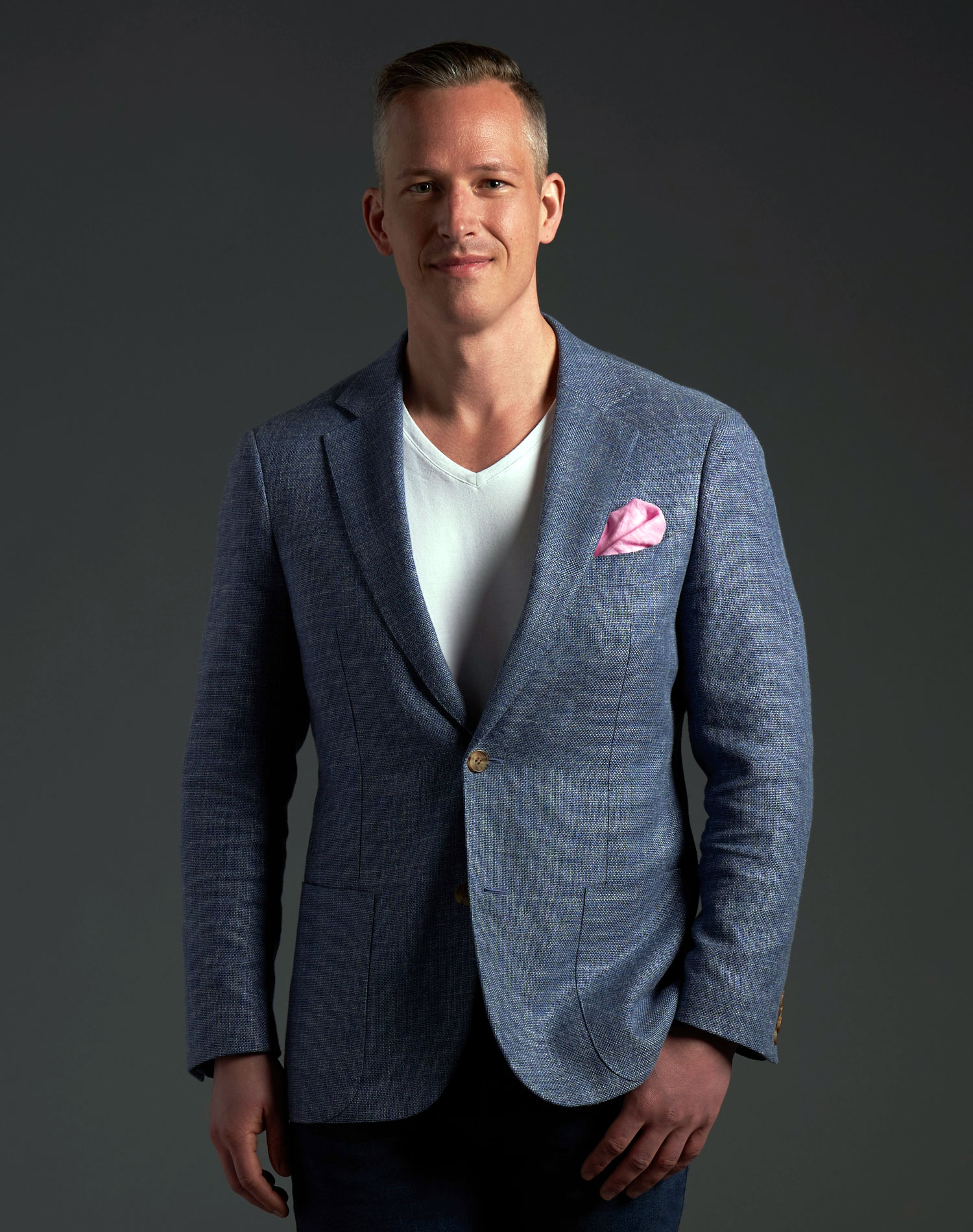 Love Is Blind Season 2 Contestant Jeremy Hartwell Files Lawsuit Accuses Show of Depriving Cast of Food Water and Sleep