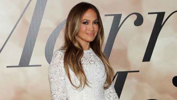 Mrs Affleck Jennifer Lopez Shows Off New Wedding Ring Bed