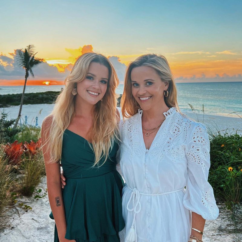 Reese Witherspoon Ava Philippes Twinning Moments