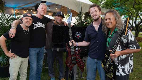 Stranger Things’ Joseph Quinn Performs With Metallica at Lollapalooza: Hellfire Club’s ‘Most Metal Meeting’