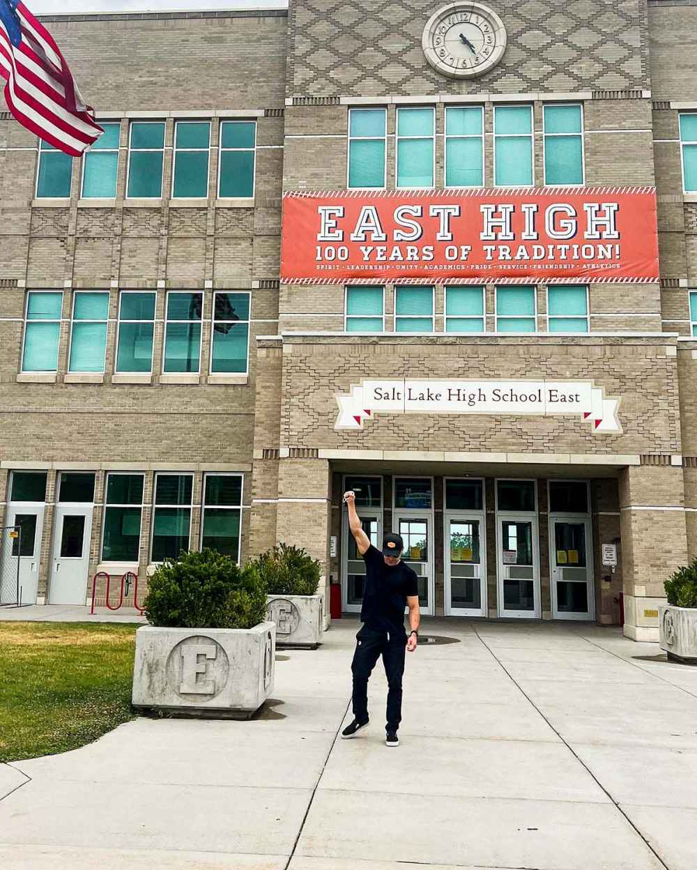 Zac Efron Returns High School Musicals East High After Vanessa Hudgens