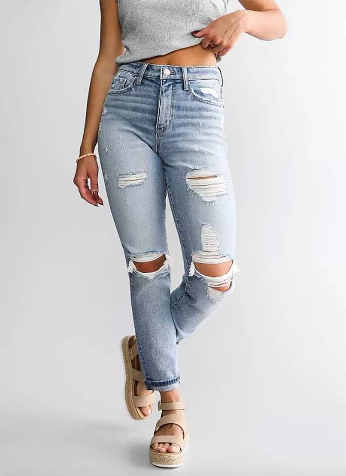 buckle-late-summer-mom-ripped-jeans