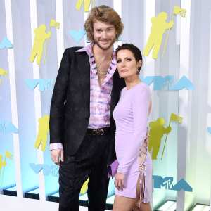 Addison Rae Dad Monty Lopez Unbothered After Sheri Easterling Red Carpet Debut With Yung Gravy MTV Movie TV Awards 2022