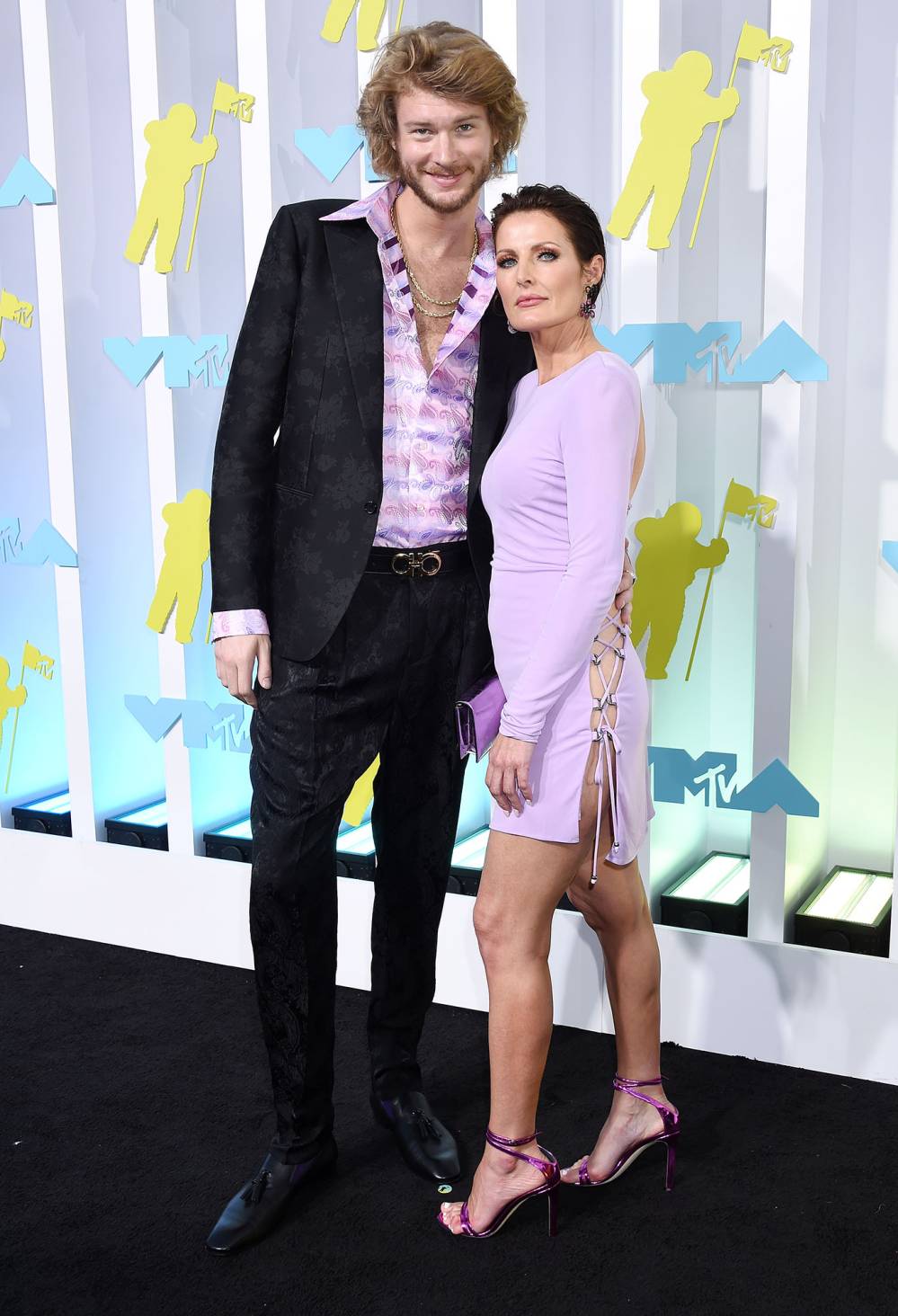 Addison Rae Dad Monty Lopez Unbothered After Sheri Easterling Red Carpet Debut With Yung Gravy MTV Movie TV Awards 2022