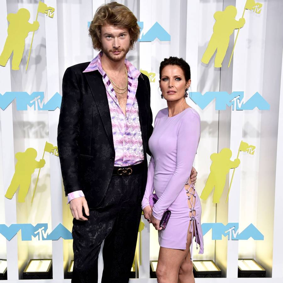 Red Carpet MTV Movie TV Awards 2022 Addison Rae's Mom Sheri and Yung Gravy Pack on the PDA at the 2022 VMAs