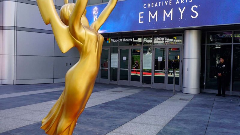 Emmy Awards 2022 Everything Know About Host Nominees More 0000334432