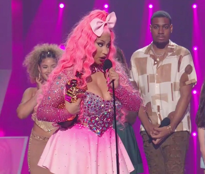 For Barbs Nicki Minaj Wins Video Vanguard Award 2022 MTV VMAs