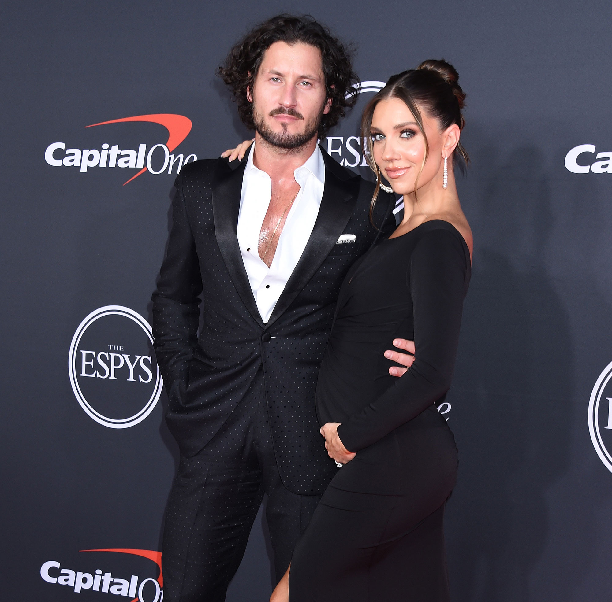 Jenna Johnson Announces Sex of 1st Child With Husband Val Chmerkovskiy