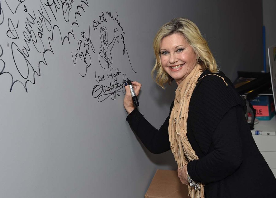 Olivia Newton Johns Quotes About Her Cancer Battles Staying Positive Ahead Death