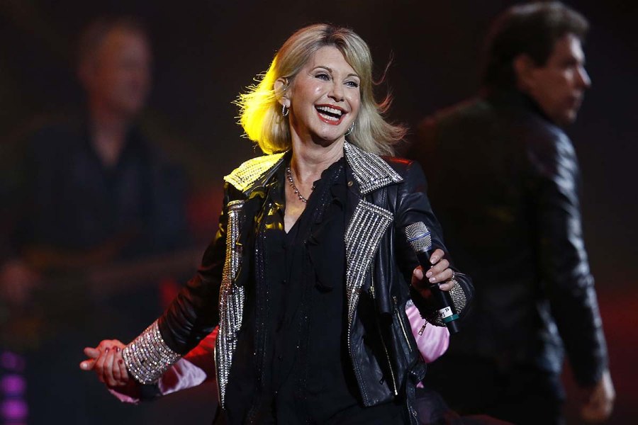 Olivia Newton Johns Quotes About Her Cancer Battles Staying Positive Ahead Death