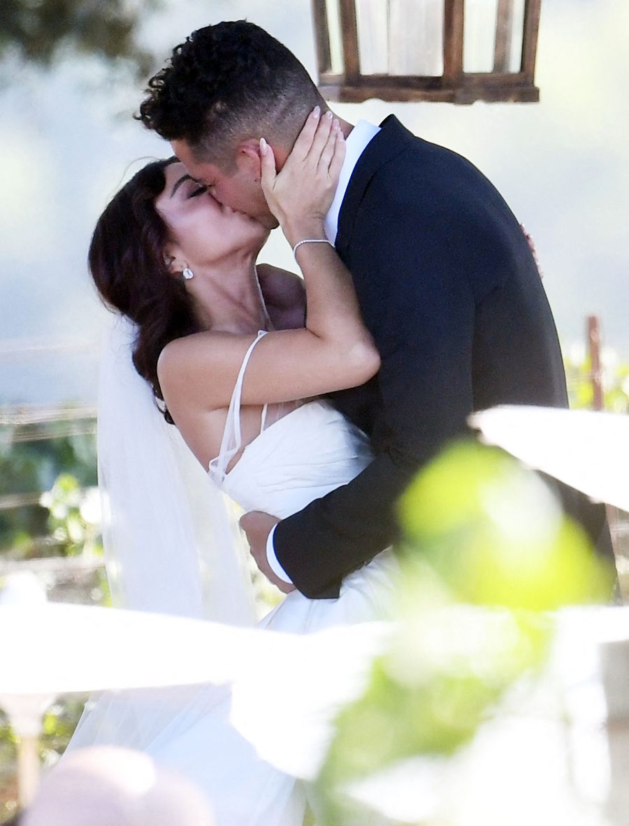 Sarah Hyland and Wells Adams' Wedding Photo Album