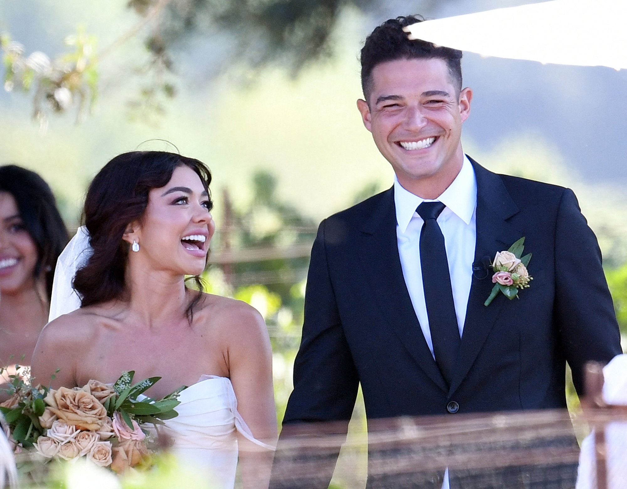 Sarah Hyland And Wells Adams Wedding Photo Album Us Weekly Sarah Hyland And Wells Adams Wedding Photo Album Us Weekly