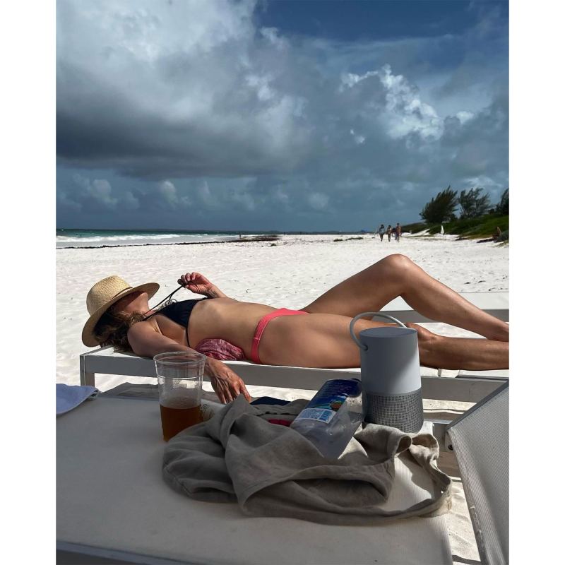 Smokin! Jennifer Aniston Reveals Killer Binkini Body While on Vacation: Pics