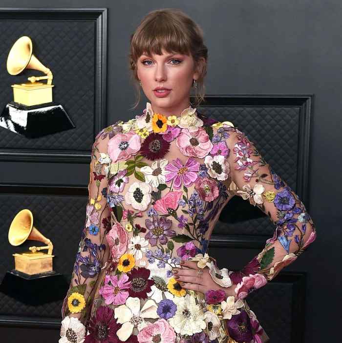 Taylor Swift Shocks Fans With Surprise Album Announcement at the 2022 VMAs