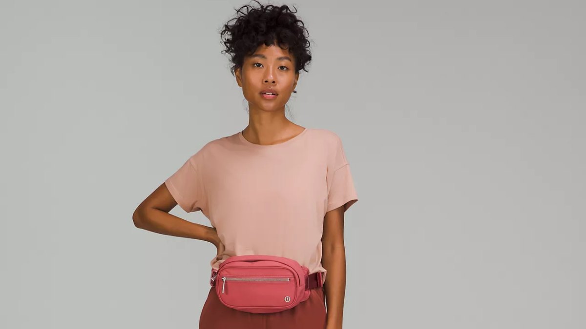 Lululemon Belt Bag Review - Strawberry Chic