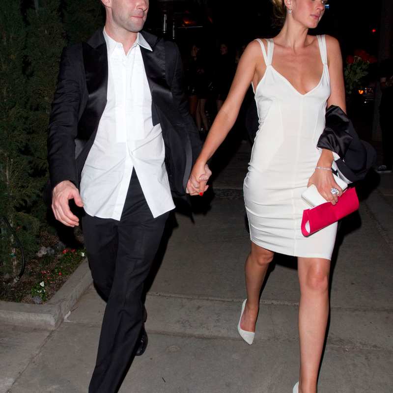 PICTURE: Kristen Stewart, Robert Pattinson Land in NYC After Spending ...