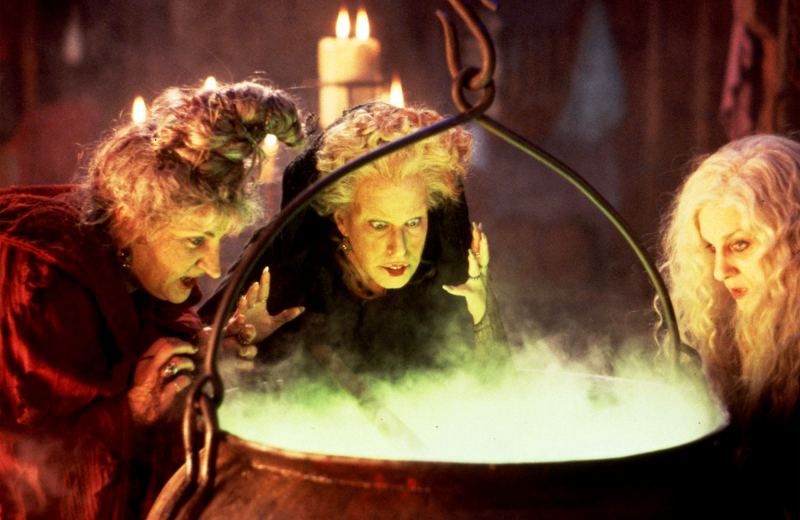 All the 'Hocus Pocus' Easter Eggs You May Have Missed in 'Hocus Pocus 2'