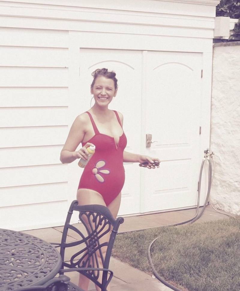 Blake Lively shows baby bump in bathing suit